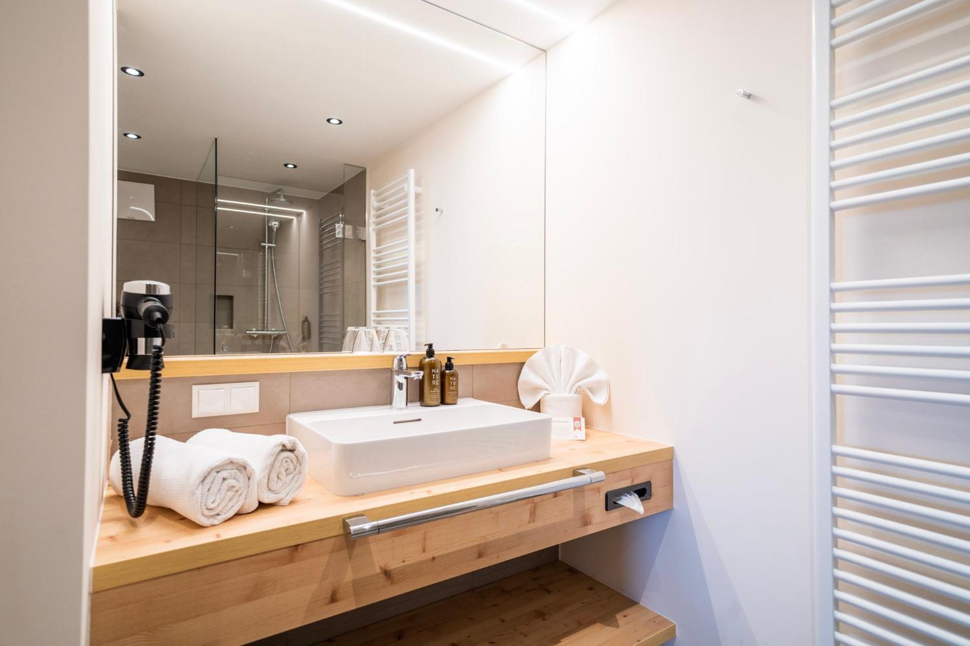 Heidi-Hotel Falkertsee - Kinderhotel Patergassen Eksteriør bilde